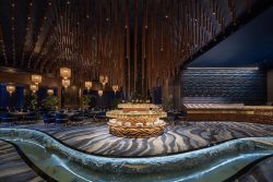 استمتع بألذ المأكولات البحرية فوق أرضية فيها حوض سمك في القاهرة!