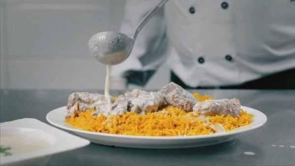 مطاعم في القاهرة تقدم أشهى أطباق المنسف الأردني